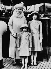 440px-Queen_Mary_with_Princess_Elizabeth_and_Margaret
